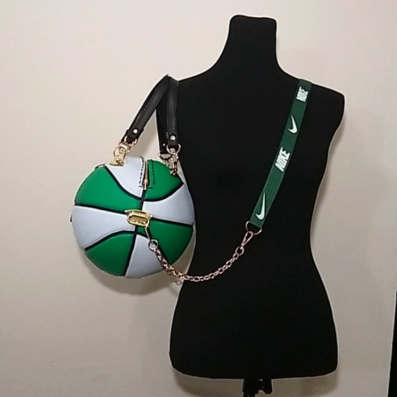 HANDMADE GREEN & WHITE Basketball Purse 🏀 - Picture 6 of 16